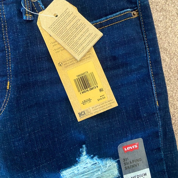 NWT Dark wash Levi’s jeans - Picture 6 of 7